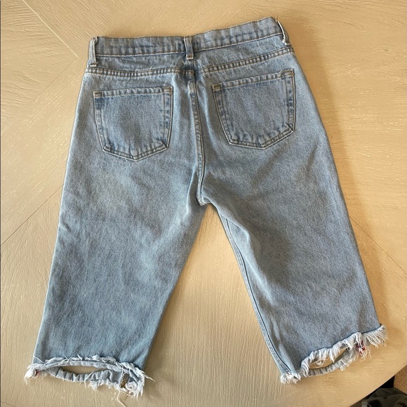 FASHION NOVA distressed capri’s - Picture 3 of 4